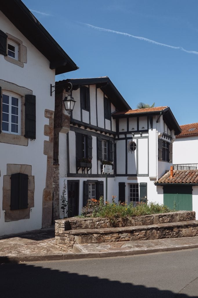 morgane-schaller-ascain-village-pays-basque