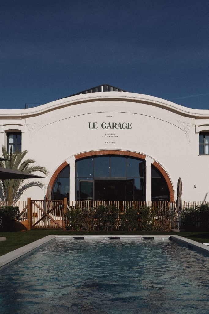 morgane-schaller-biarritz-hotel-le-garage-piscine-exterieure
